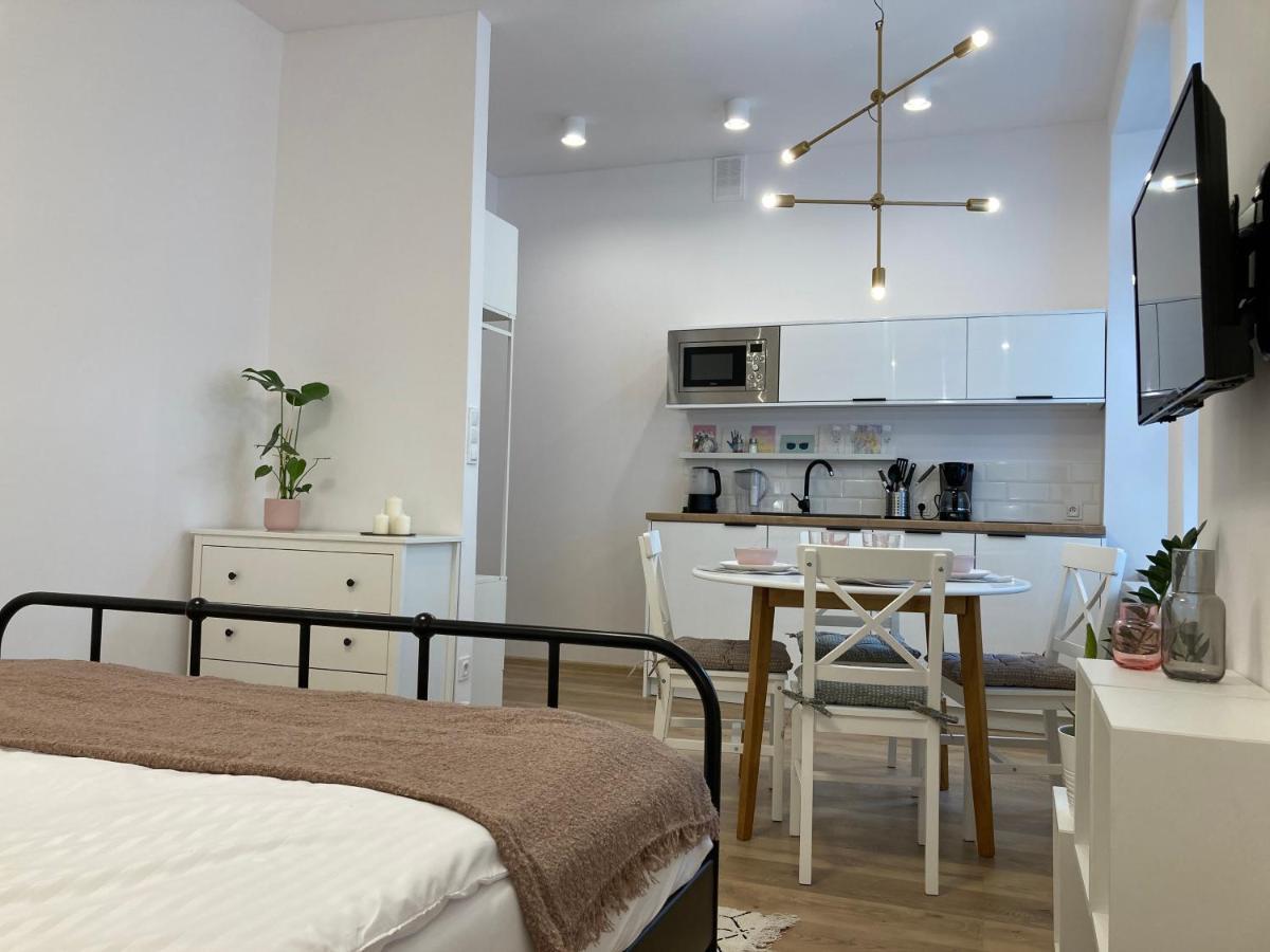 One-Bedroom Apartment,1058557702:JPEG